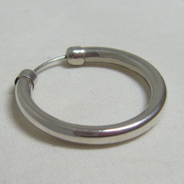 (e1157)Silver ring earrings.